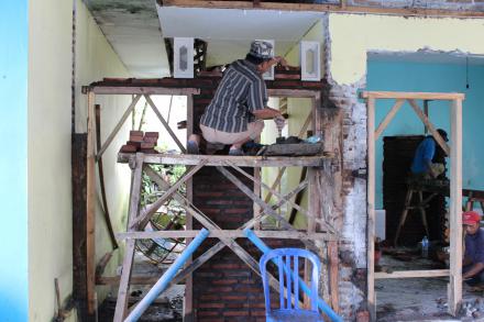 Renovasi Gedung Kopwan Desa Gucialit